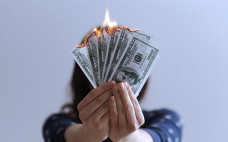 燃えるお金